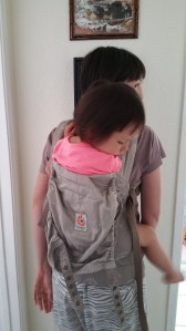 This 3 year old is being worn comfortably, she is all the way down in the seat, no slack in the shoulder straps.